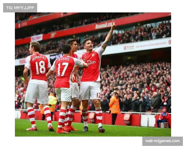 镜头捕捉：阿森纳主帅阿尔特塔中场休息时在战术板上激烈画图讲解